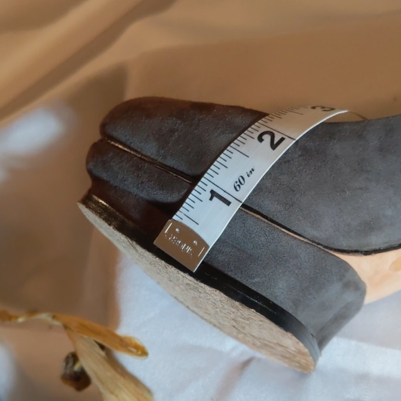 BCBGMAZRIA GRAY SUEDE PLATFORMS - Picture 10 of 12